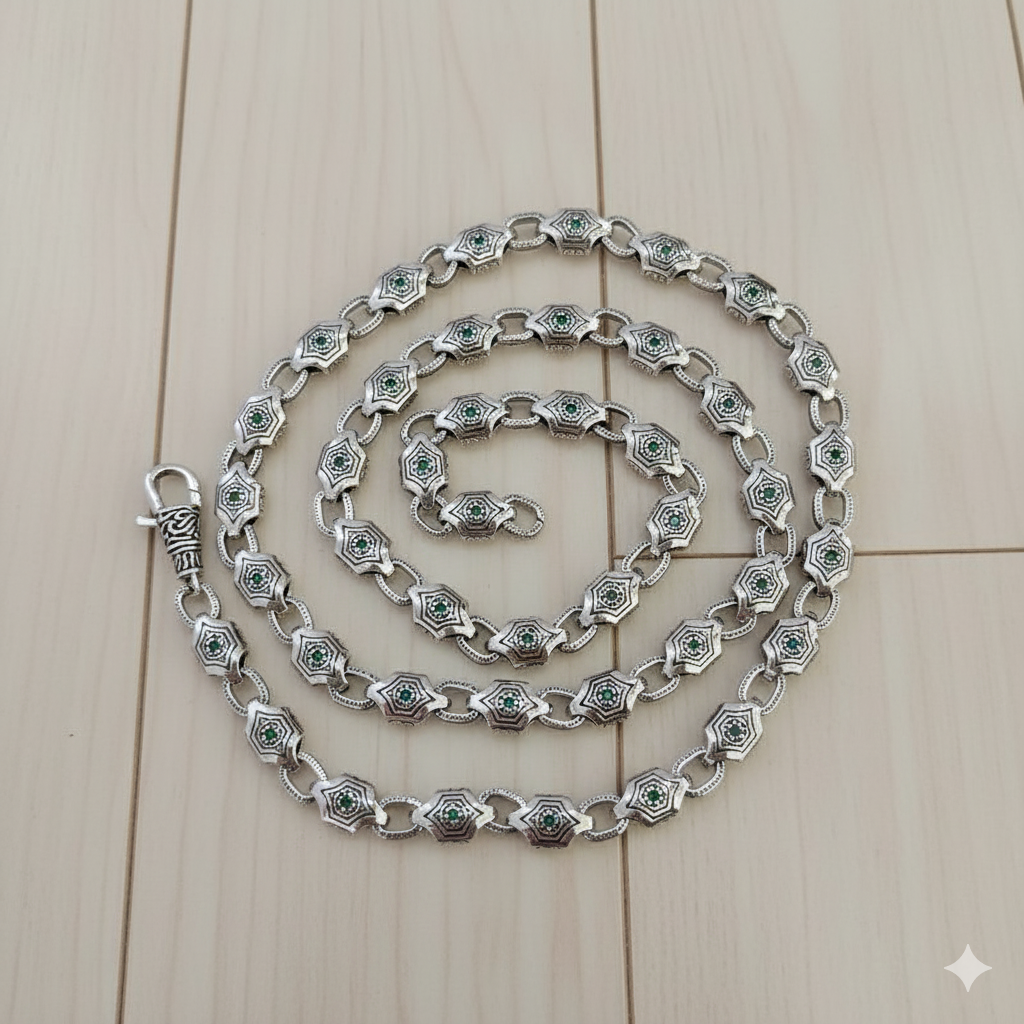 Chrome Hearts inlaid green diamond arabesque domineering necklace